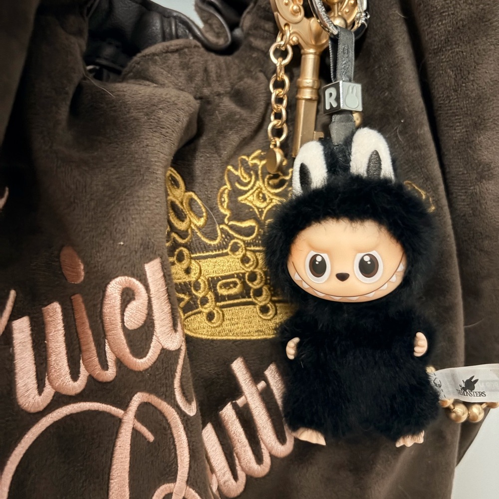 Black(R) Pin For Love Labubu